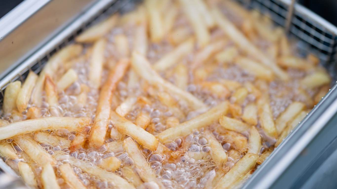 Frites belges dans la friteuse
